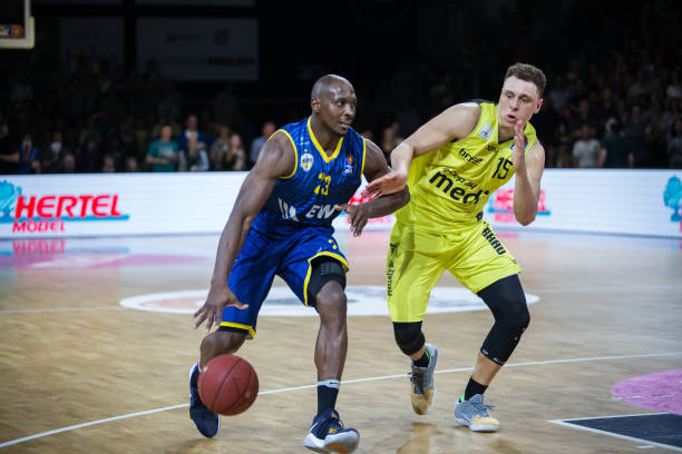 换战术和调 换战术和调